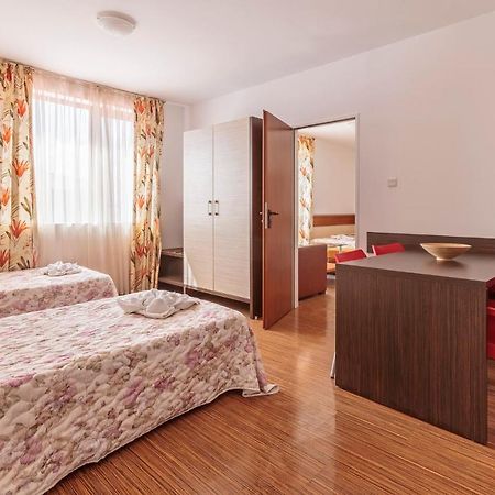 Guest Apartments Co Morenia Слънчев бряг Екстериор снимка