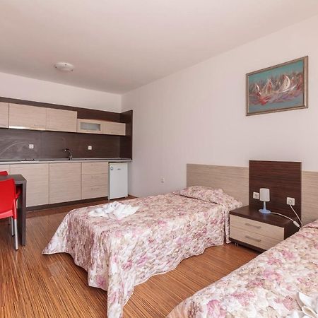 Guest Apartments Co Morenia Слънчев бряг Екстериор снимка