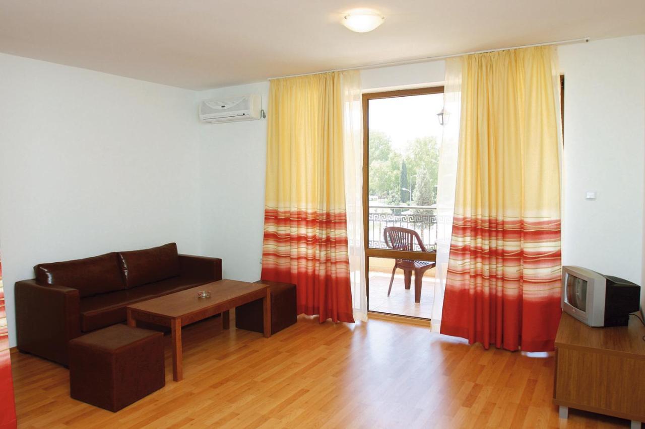 Guest Apartments Co Morenia Слънчев бряг Екстериор снимка
