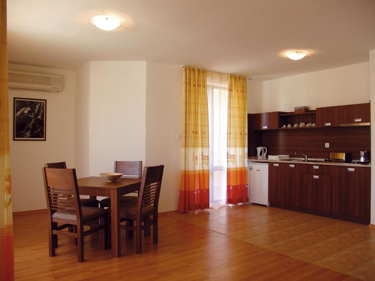 Guest Apartments Co Morenia Слънчев бряг Екстериор снимка