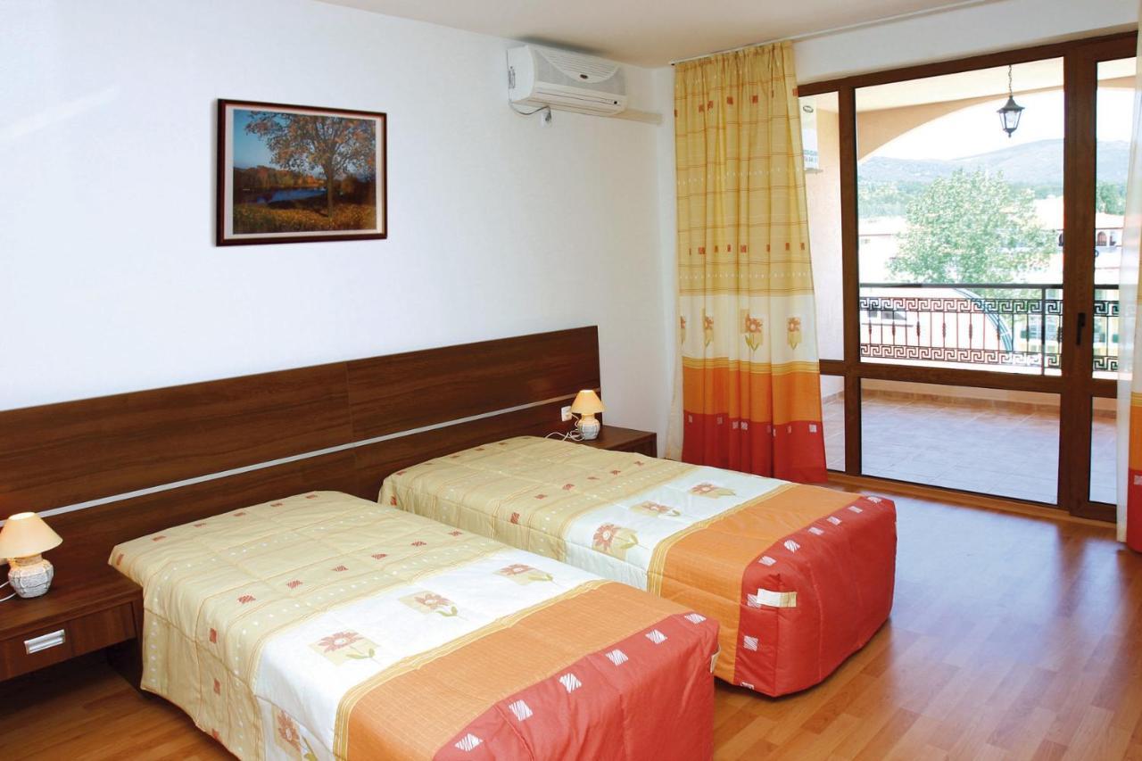 Guest Apartments Co Morenia Слънчев бряг Екстериор снимка