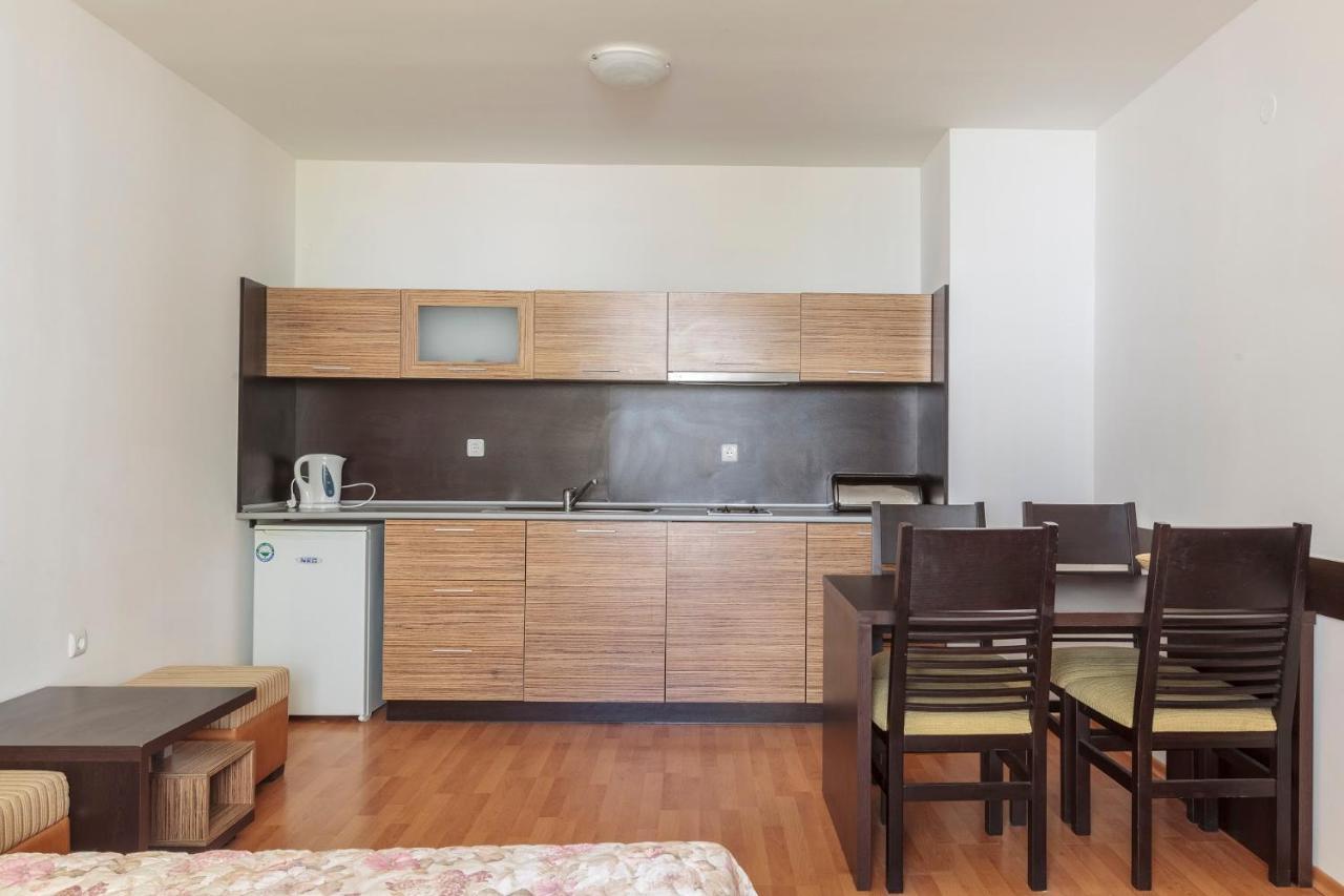 Guest Apartments Co Morenia Слънчев бряг Екстериор снимка