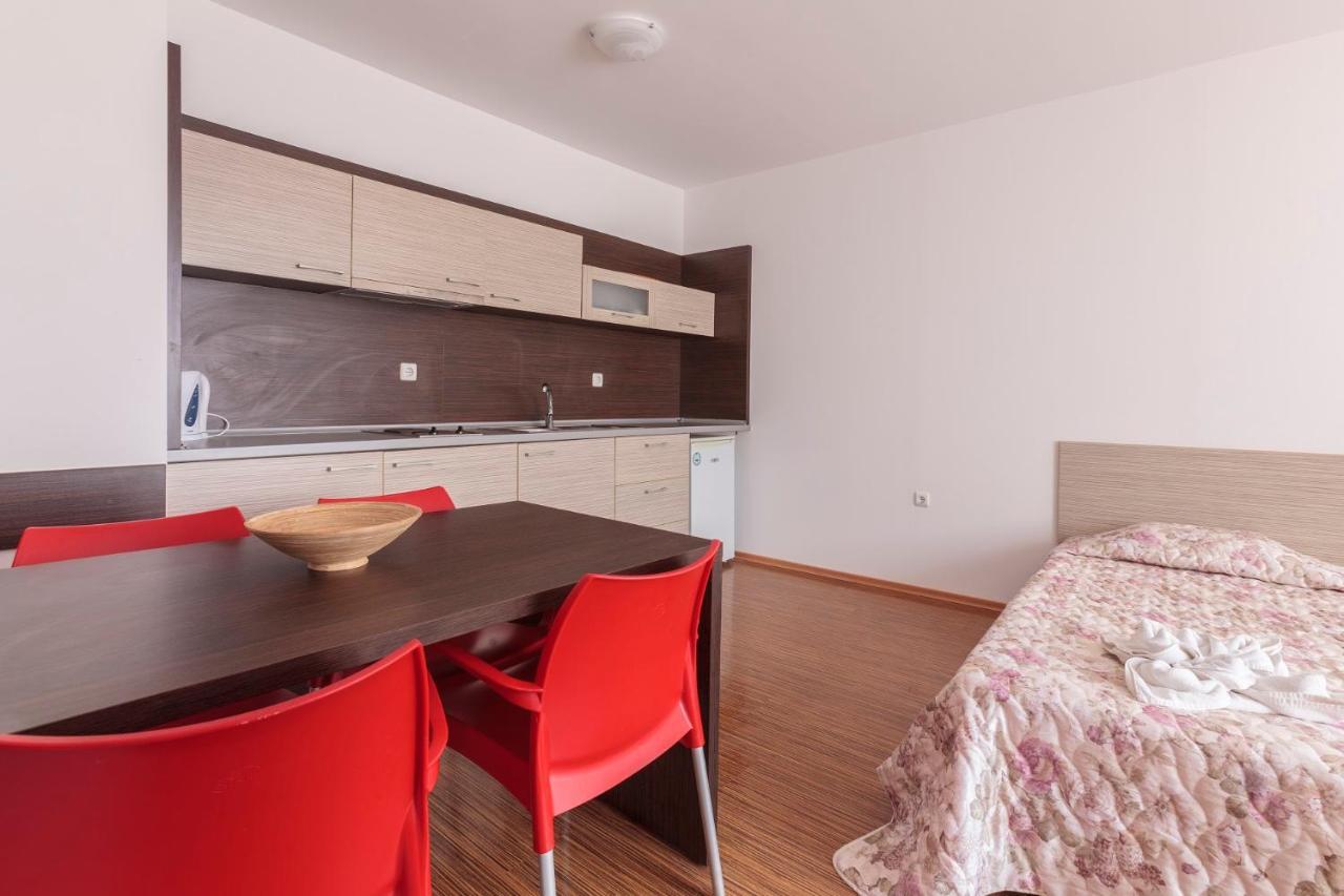 Guest Apartments Co Morenia Слънчев бряг Екстериор снимка